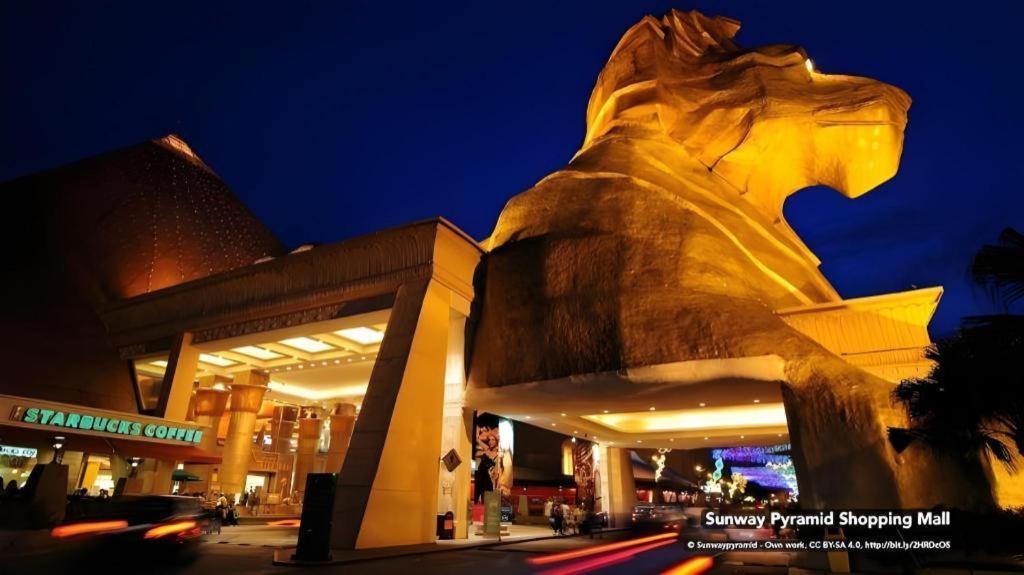 Golden Night Hotel Субанг-Джая Экстерьер фото