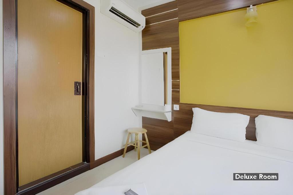 Golden Night Hotel Субанг-Джая Экстерьер фото