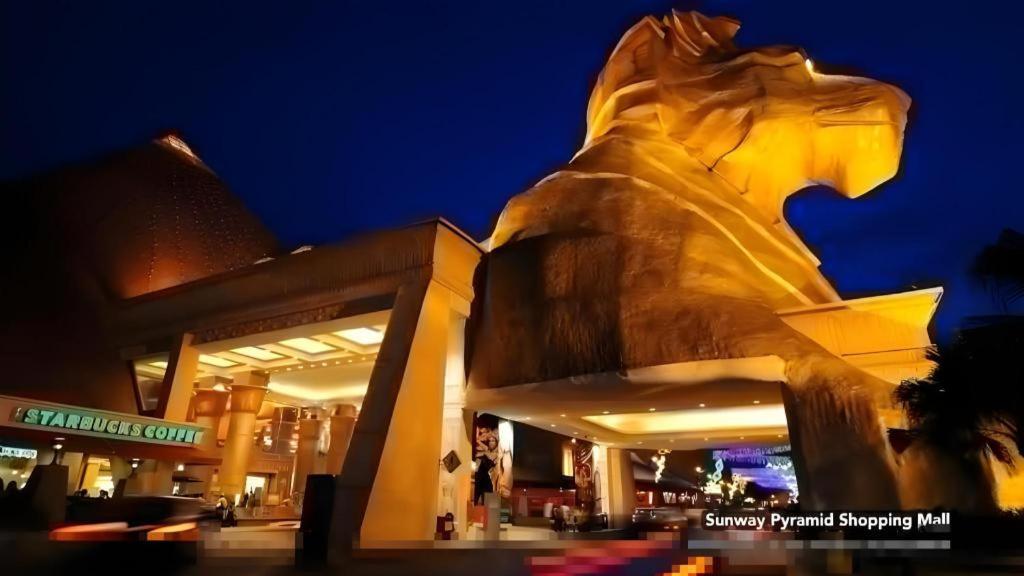 Golden Night Hotel Субанг-Джая Экстерьер фото