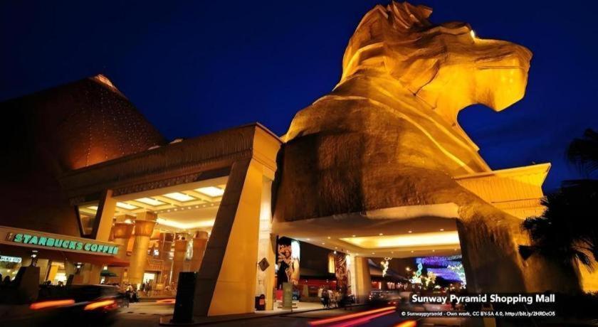 Golden Night Hotel Субанг-Джая Экстерьер фото