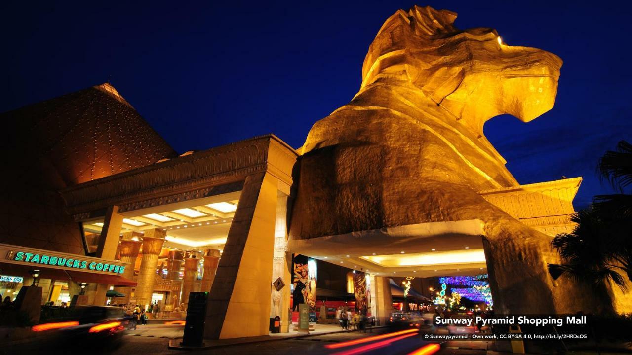 Golden Night Hotel Субанг-Джая Экстерьер фото